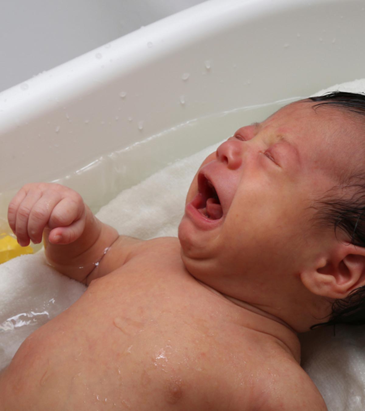 7 Reasons Why A Baby Hates Bath And 11 Tips To Handle It 