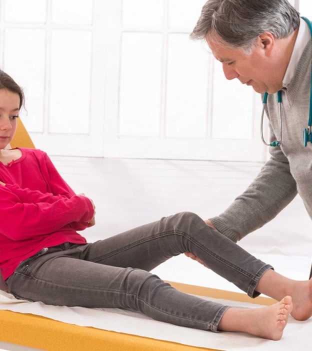 12 Main Causes Of Knee Pain In Teens, Its Symptoms & Treatment